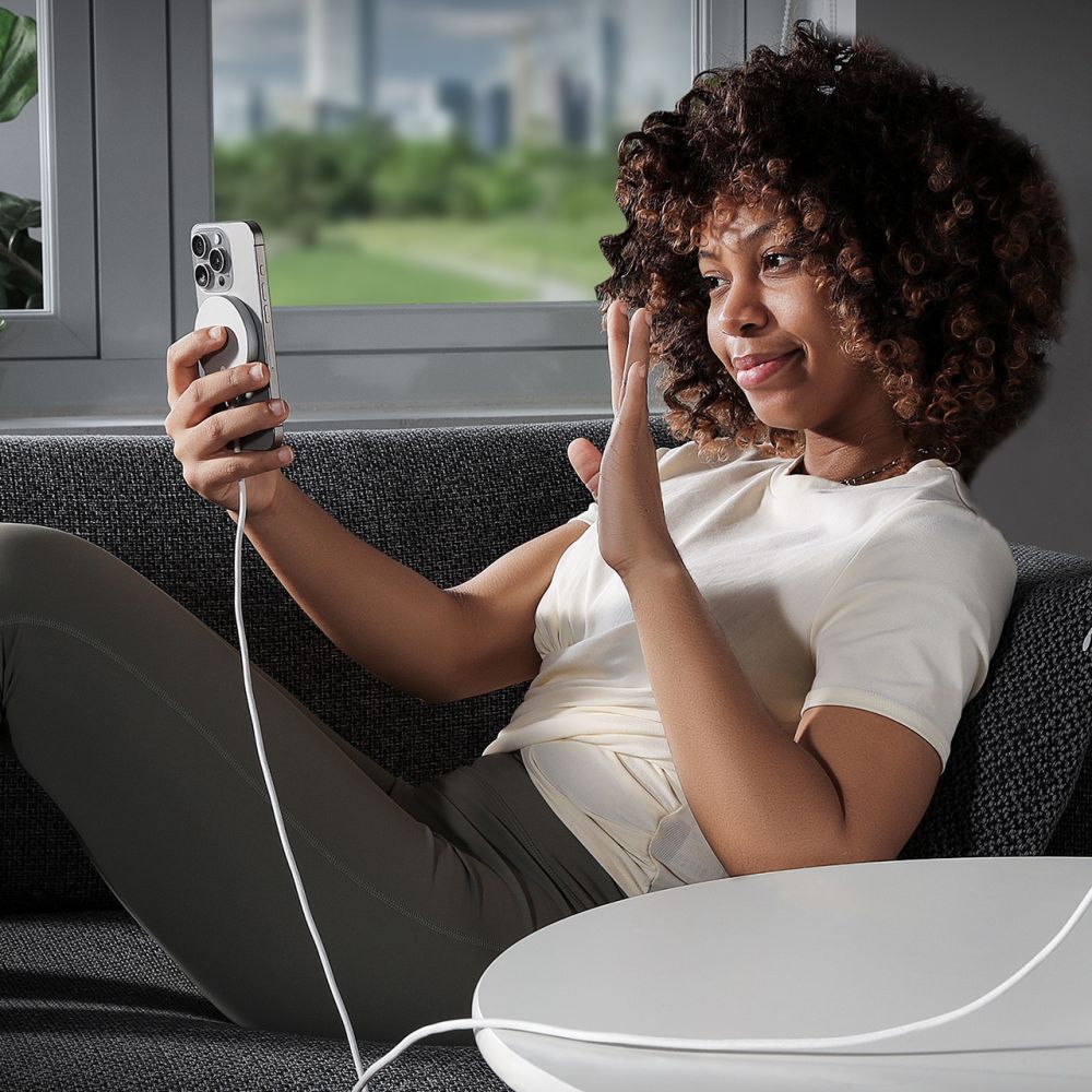 ESR HaloLock Wireless Network Charger, 15W, 1.67A, Silver